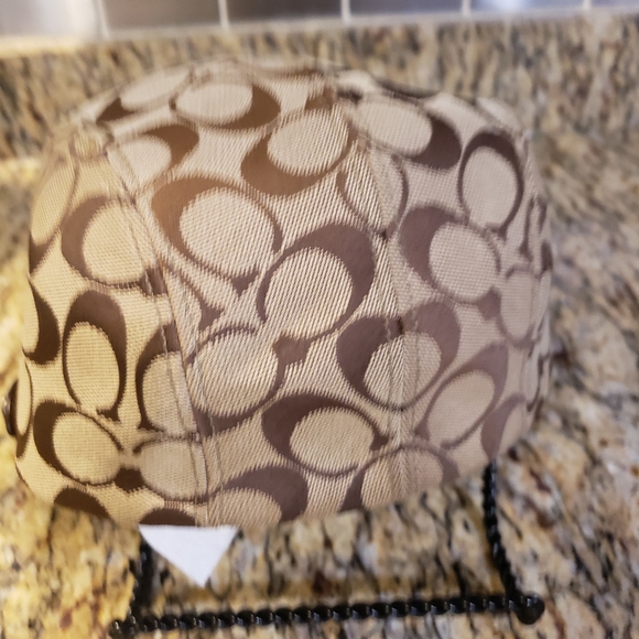 Coach - Picture 3 of 4